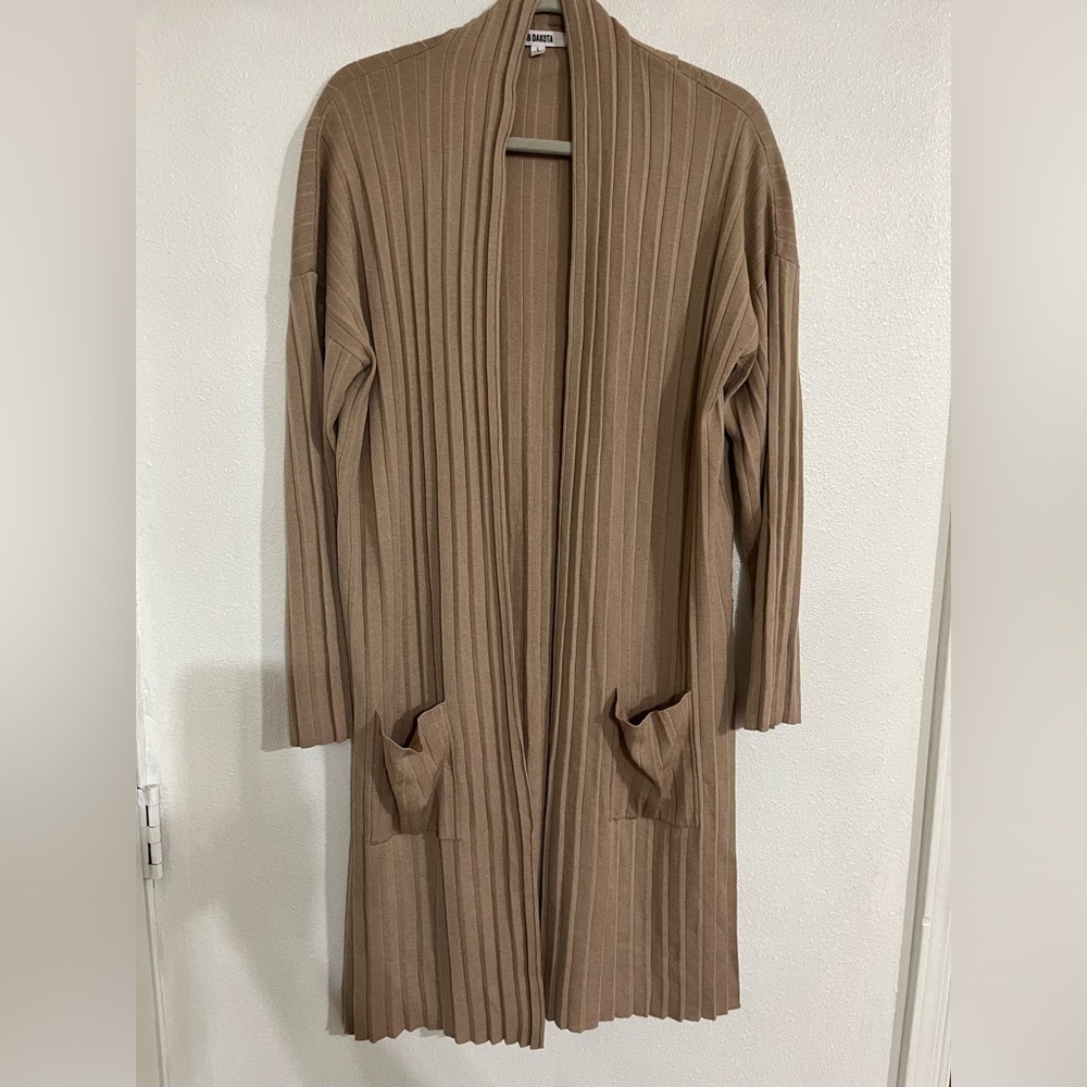 BB Dakota size L long front pocket cardigan tan
